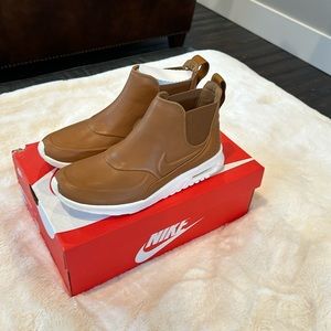 NIB Nike Air Max Thea Mid in ale brown/brown sail. Size 8.5!
